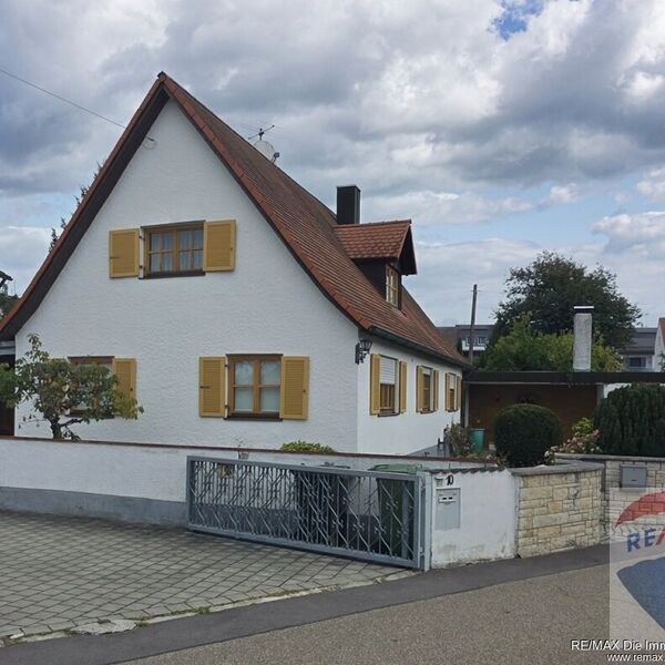 Stilvolles Einfamilienhaus mit großer Doppelgarage