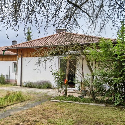 Einfamilienhaus mit großem Garten