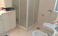 Badezimmer mit Dusche und Bidet