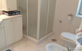 Badezimmer mit Dusche und Bidet