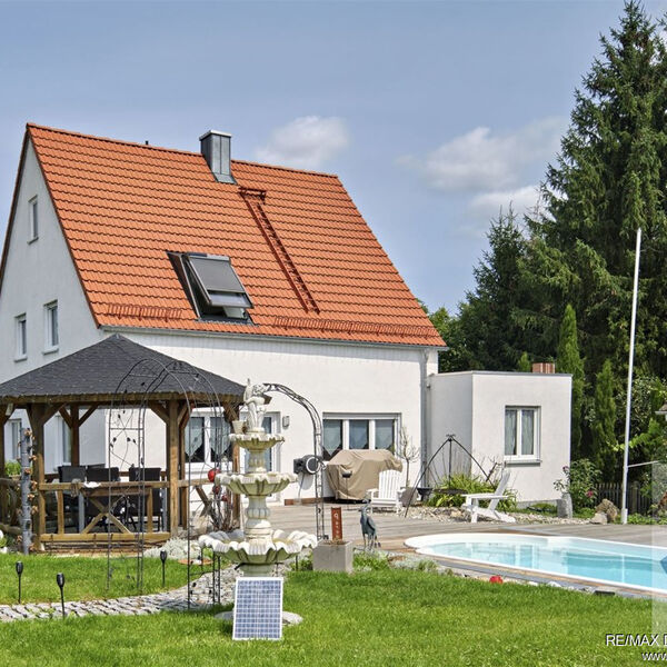 Charmantes Einfamilienhaus mit Traumgarten