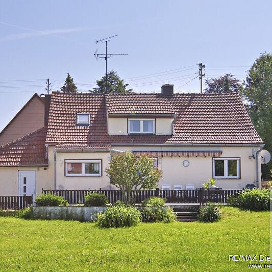 Gemütliches Einfamilienhaus mit großem Garten/Baugrundstück