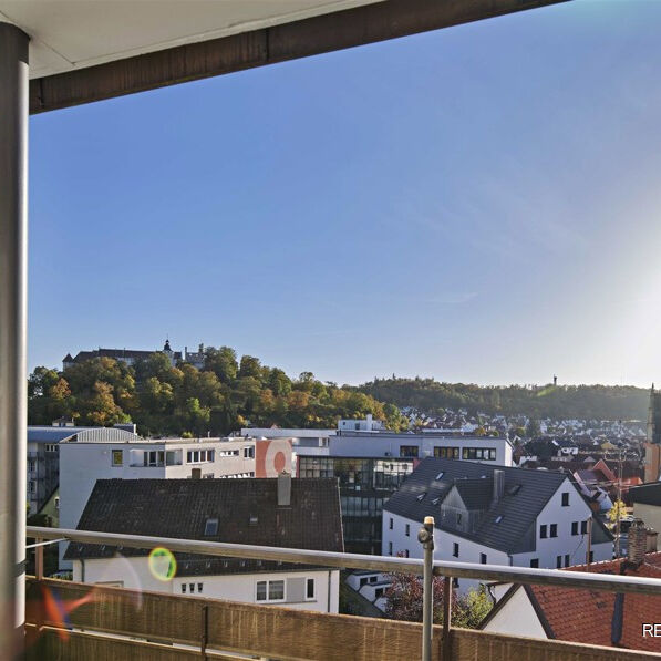 Schloßblick inklusive! - Sonnige 3-Zimmer-Wohnung - 3 Balkone