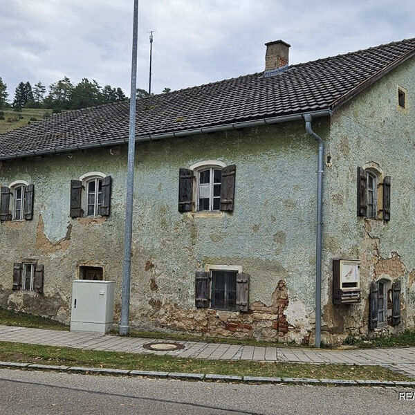 Jura-Bauernhaus, Denkmalschutz, stark sanierungsbedürftig